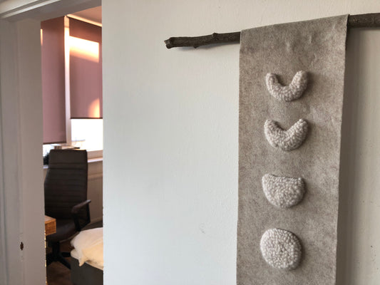 Holdfázisok - Punch Needle technikával készült falikép